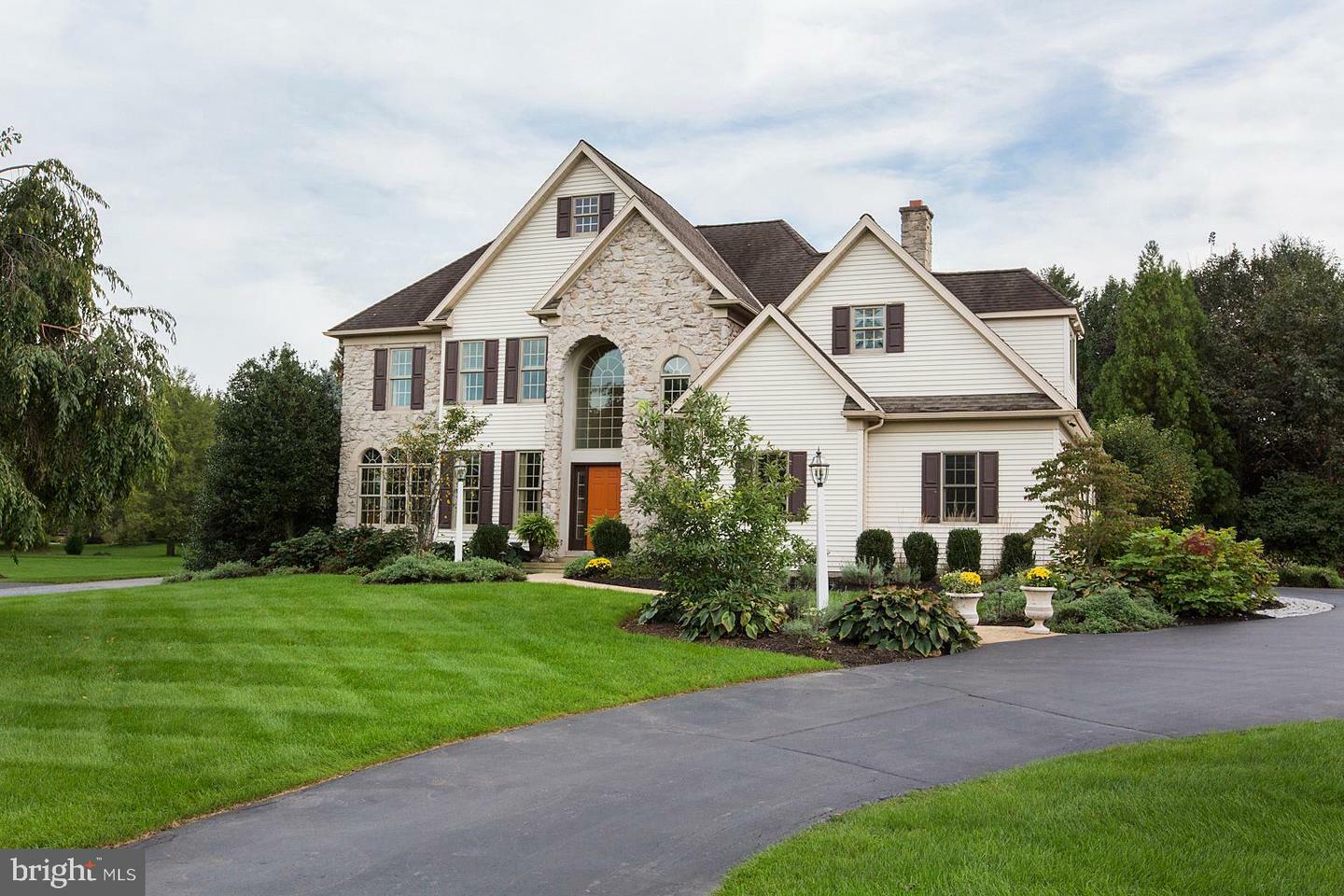 Property Photo:  2108 Mallard Drive  PA 17601 