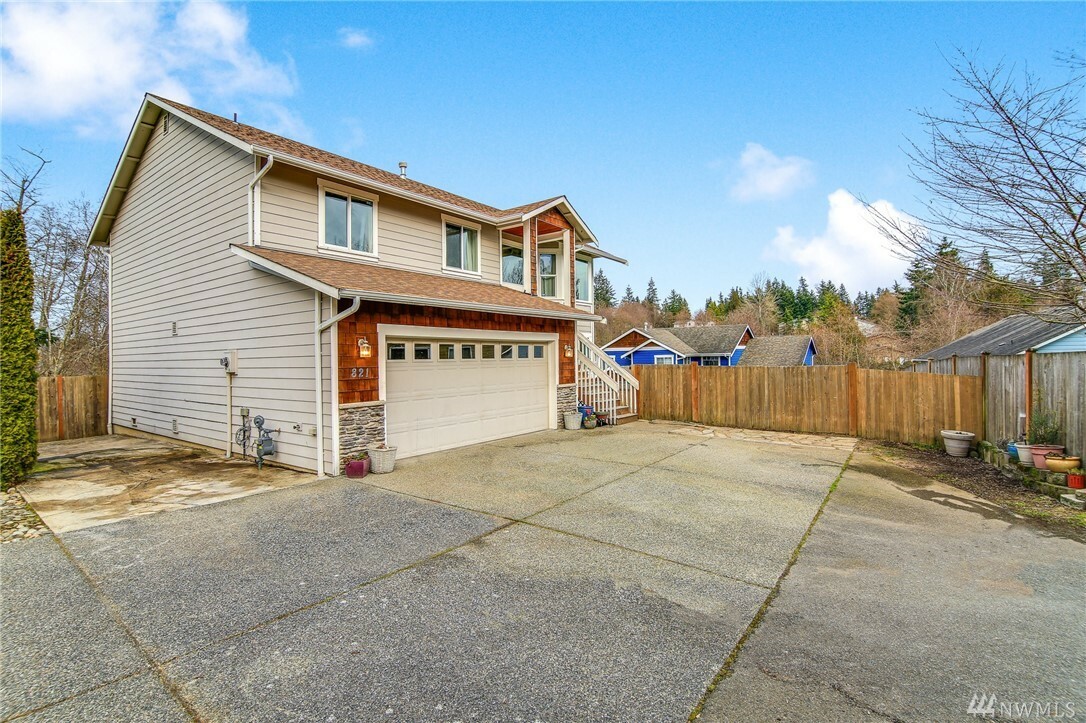 Property Photo:  821 56th Place SW  WA 98203 