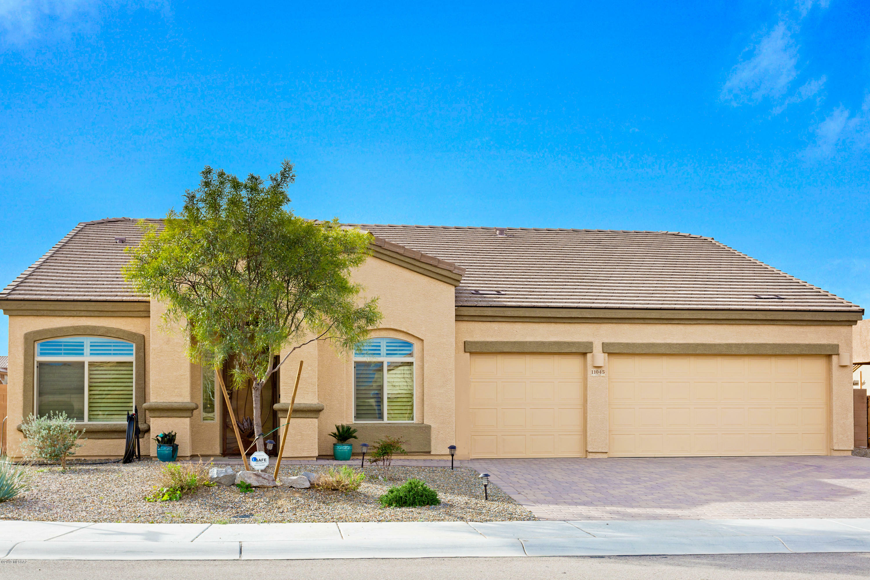 Property Photo: 11045 W Snaketown Street AZ 85658