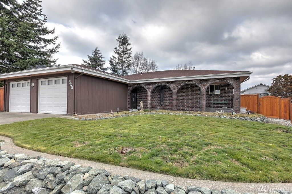 Property Photo: 560 SW 6th Ave WA 98277