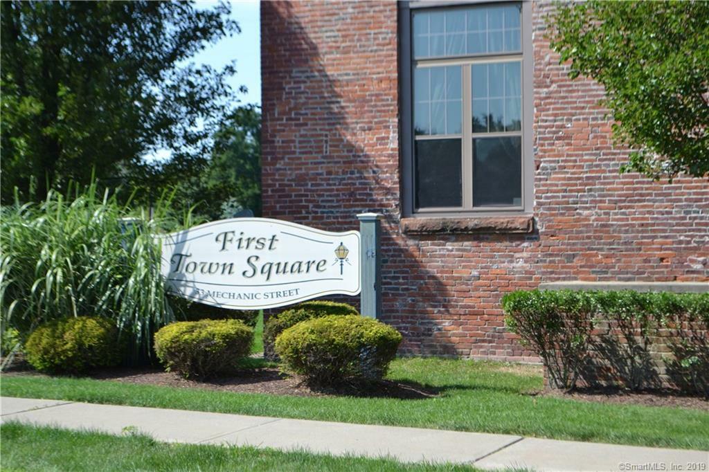 Property Photo: 33 Mechanic Street 114 CT 06095