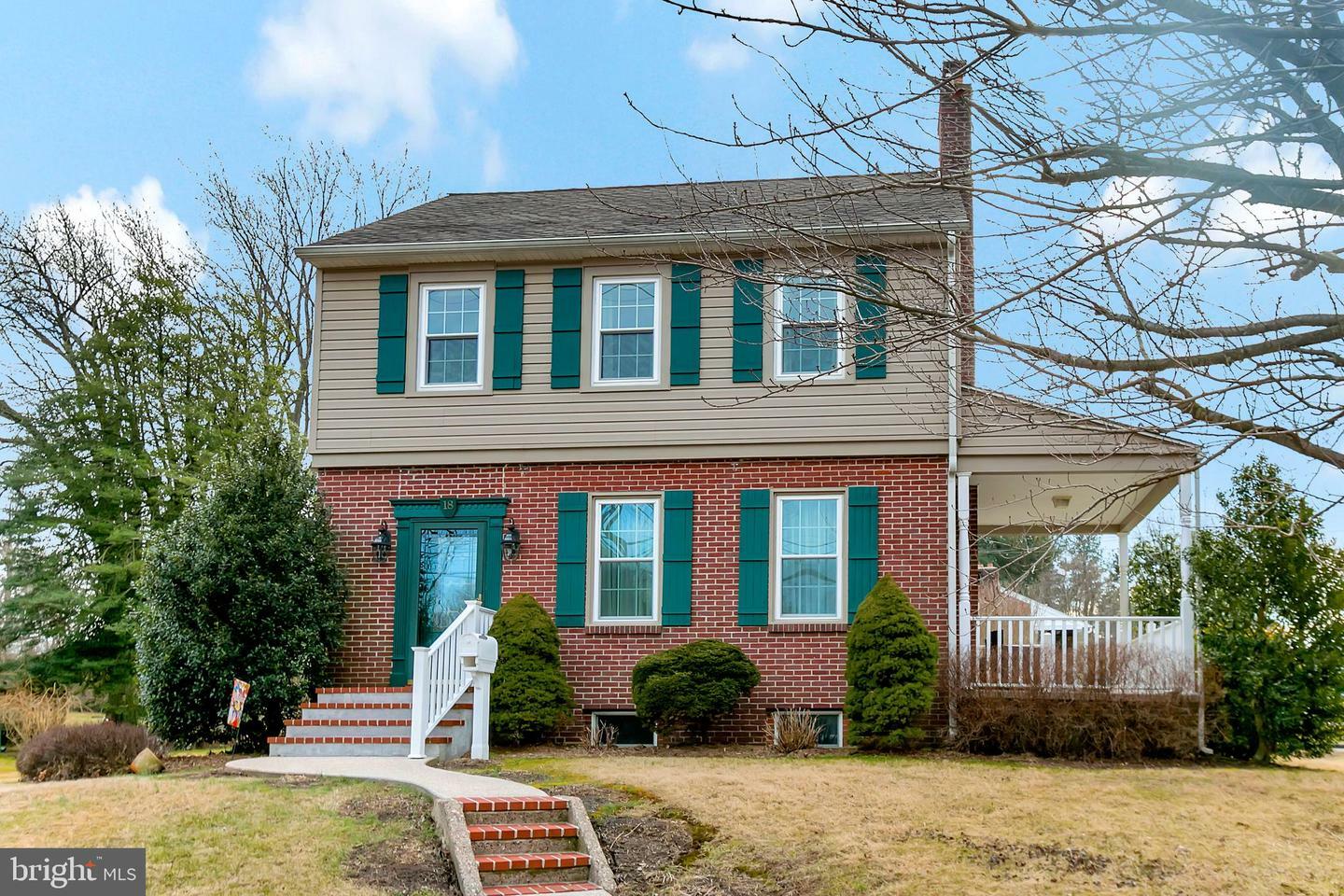 Property Photo: 18 W Holly Oak Road DE 19809