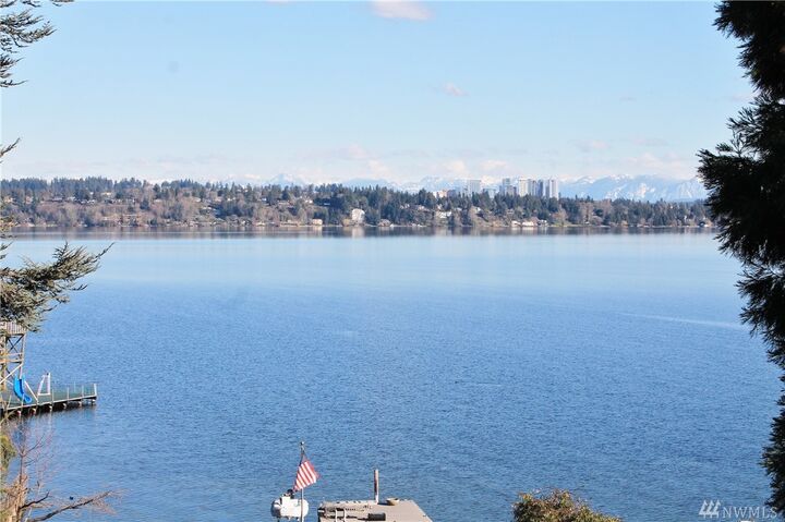 Property Photo:  822 McGilvra Blvd E  WA 98112 