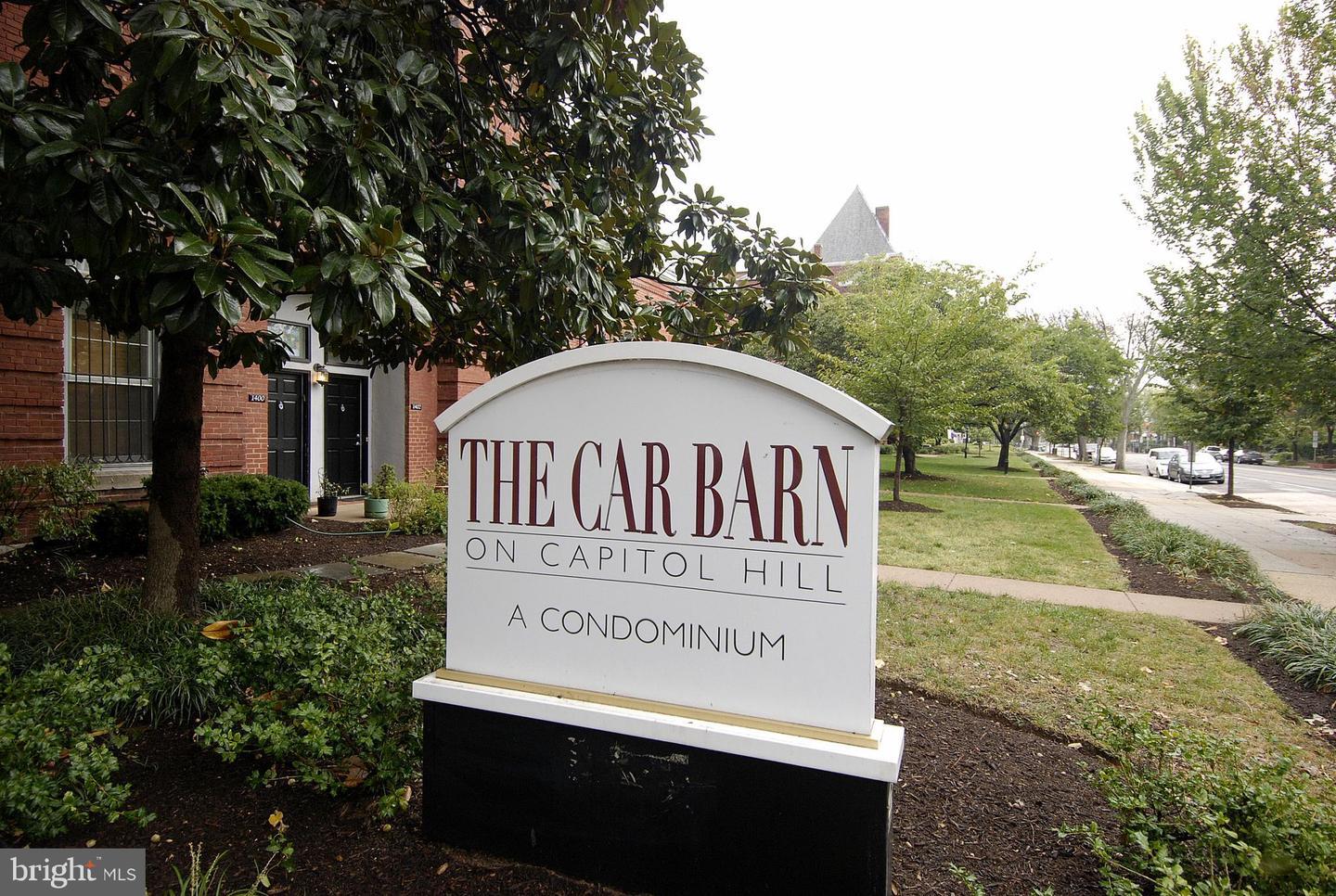 Property Photo:  1421 A Street NE 1421  DC 20002 