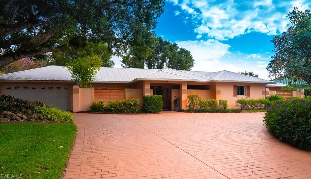 Property Photo: 650 Mooring Line Dr FL 34102