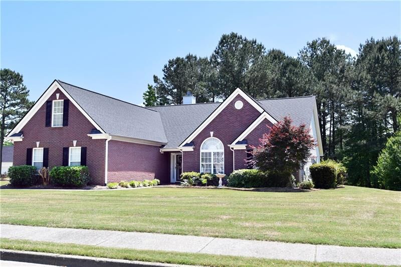 Property Photo:  2865 Jay Oak Drive   30019 