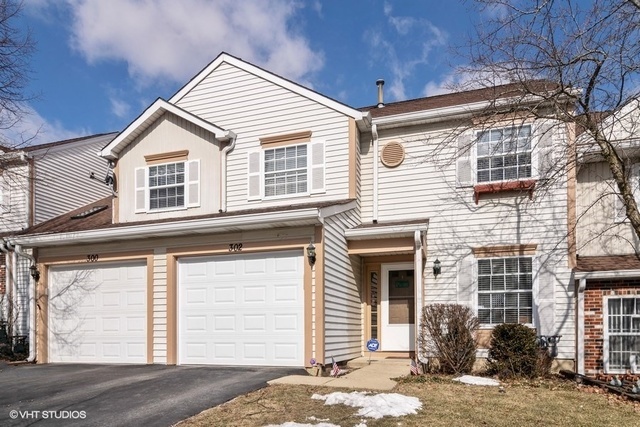 Property Photo: 302 Ascot Lane 302 IL 60107