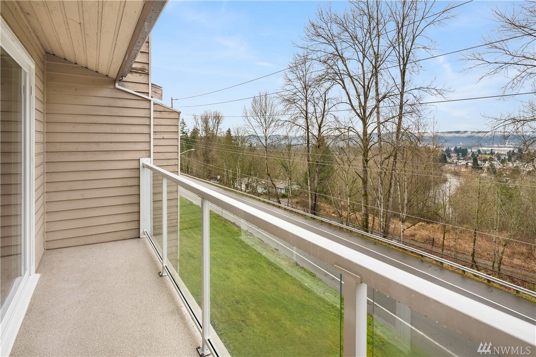 Property Photo: 31403 106 Place SE I2 WA 98092