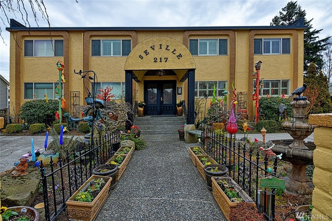 Property Photo:  217 5th Ave N 2  WA 98020 