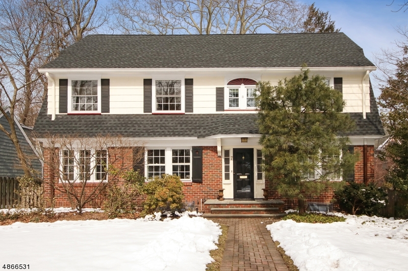 Property Photo:  7 N Brookwood Dr  NJ 07042 