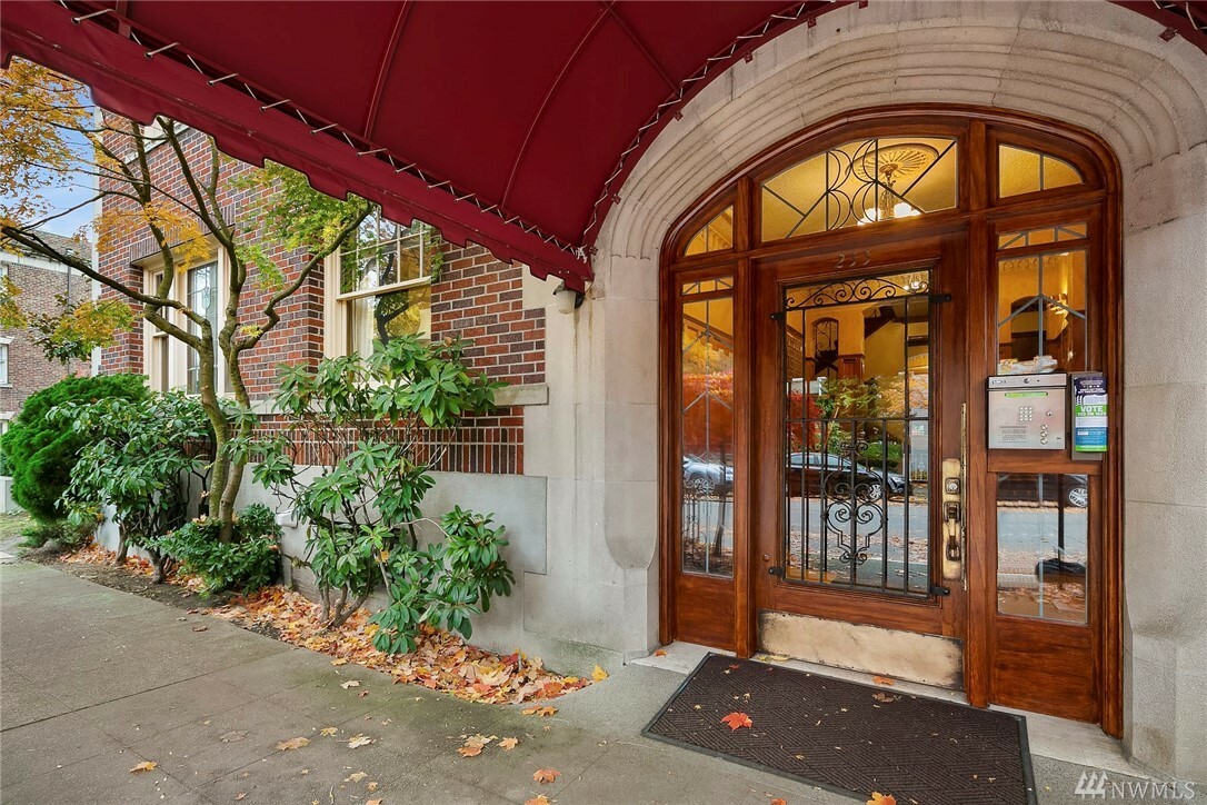 Property Photo:  233 14th Ave E 106  WA 98112 