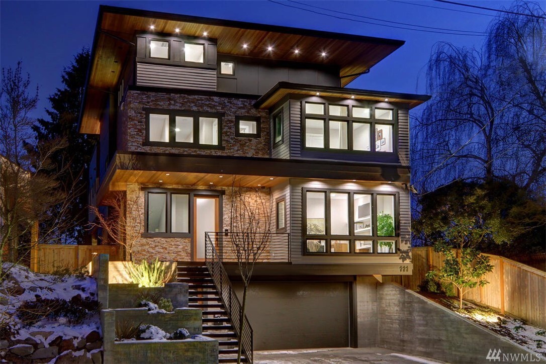 Property Photo: 111 N 76th St WA 98103