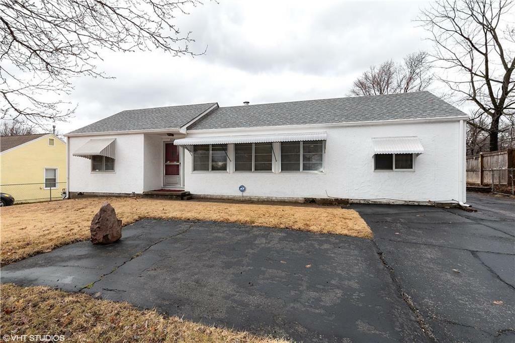 Property Photo:  3714 Shawnee Drive  KS 66106 