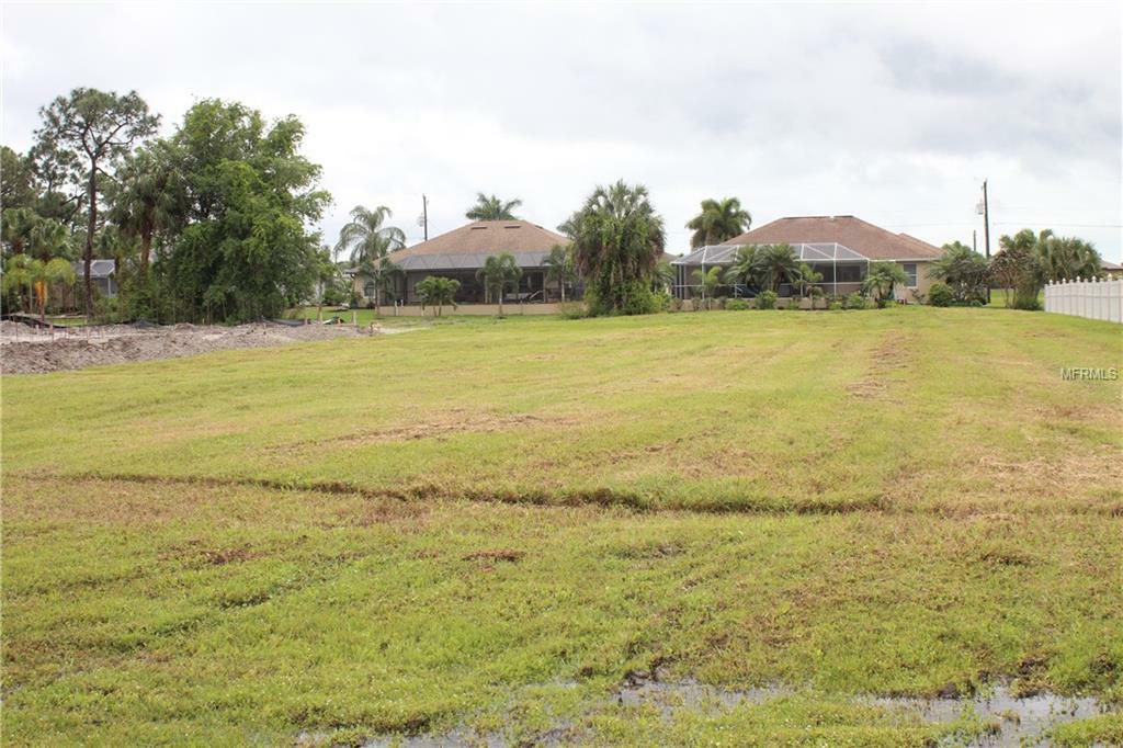 Property Photo:  212 Rotonda Boulevard E  FL 33947 