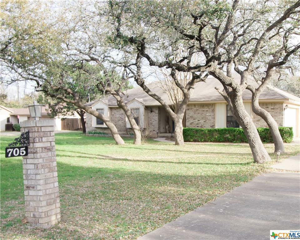 Property Photo: 705 W Sequoia TX 78628