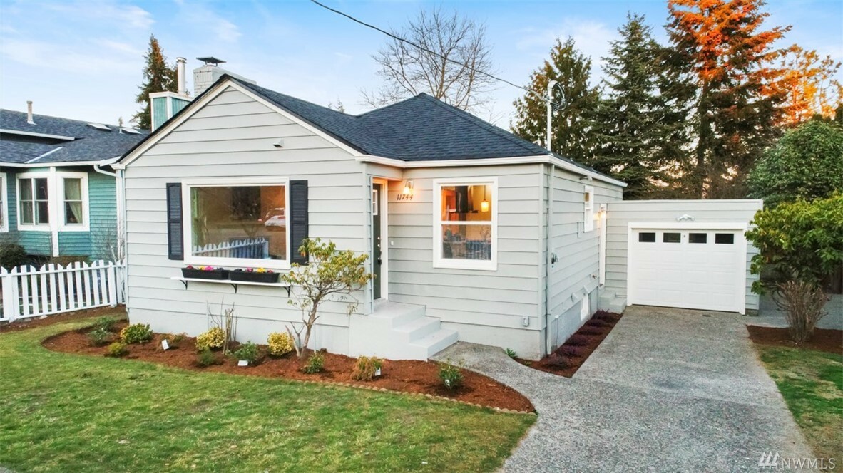 Property Photo:  11744 Fremont Ave N  WA 98133 