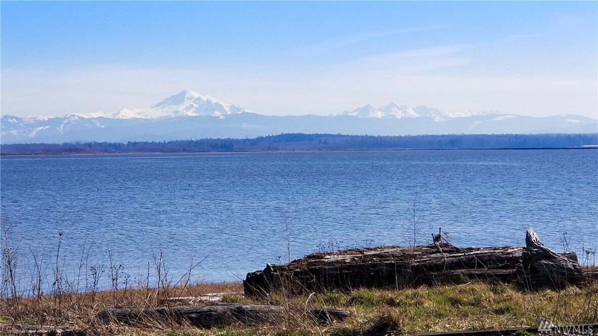 Property Photo: 4132 Saltspring Dr WA 98248