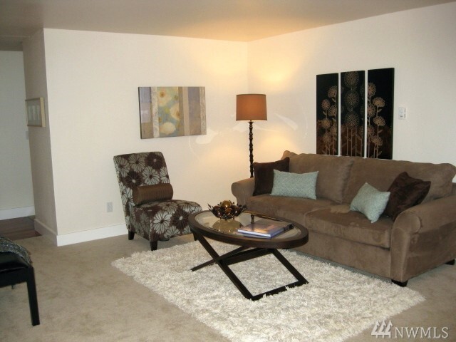 Property Photo: 1450 Alameda Ave 1 WA 98466