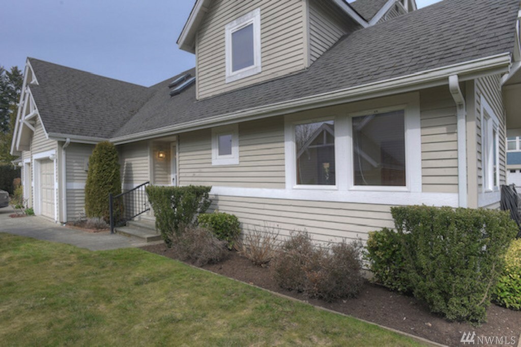 Property Photo:  220 Grow Ave NW  WA 98110 