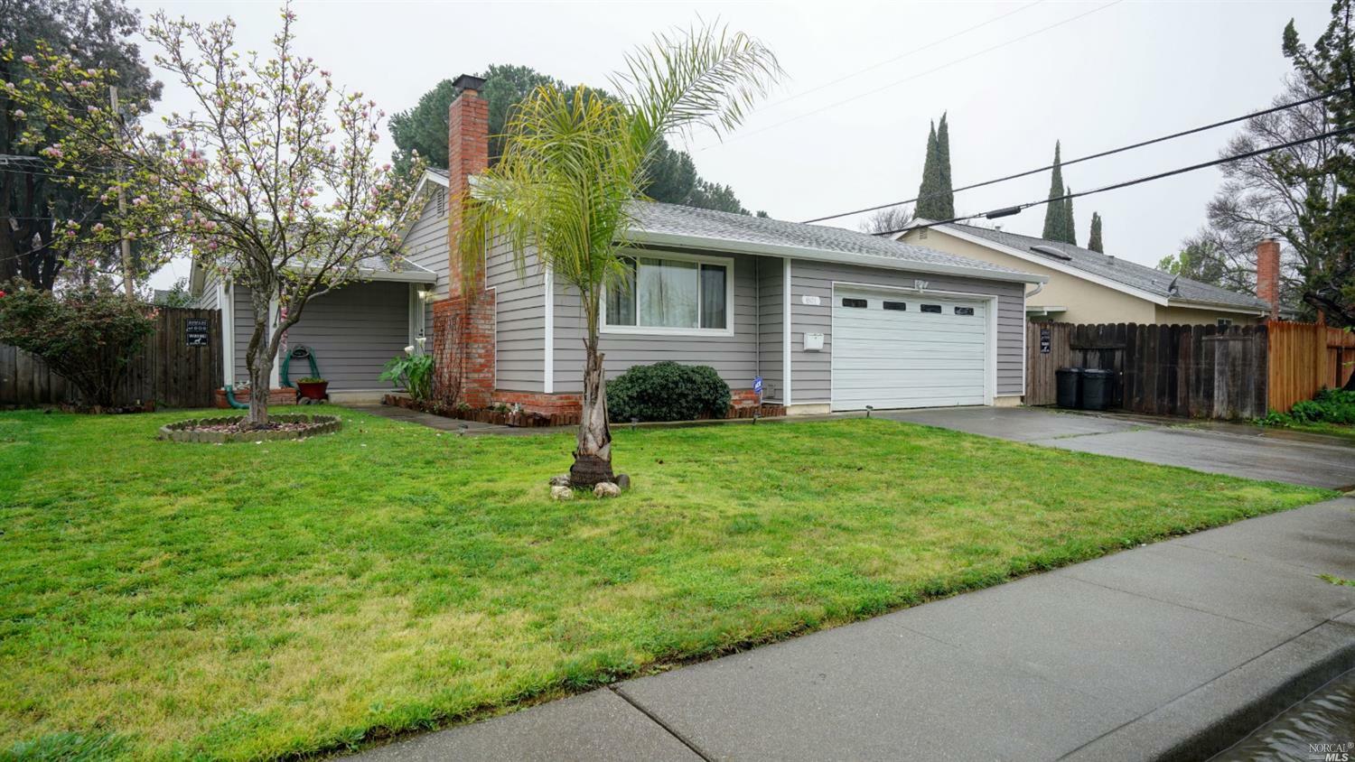 Property Photo:  801 Finch Way  CA 94533 