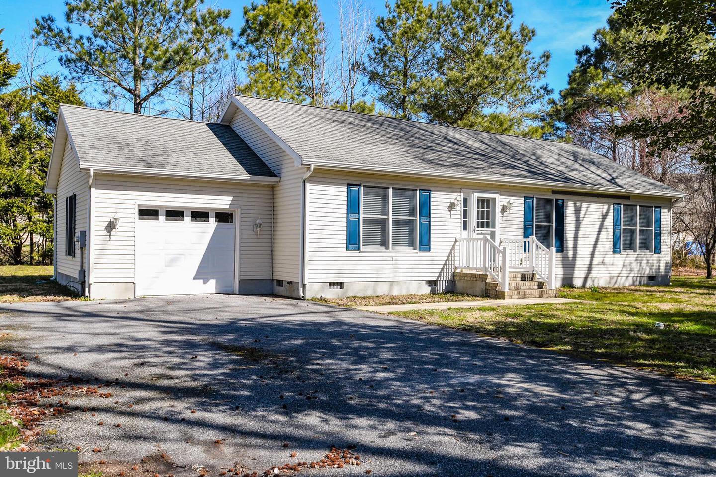 Property Photo: 29 N Horseshoe Drive DE 19970