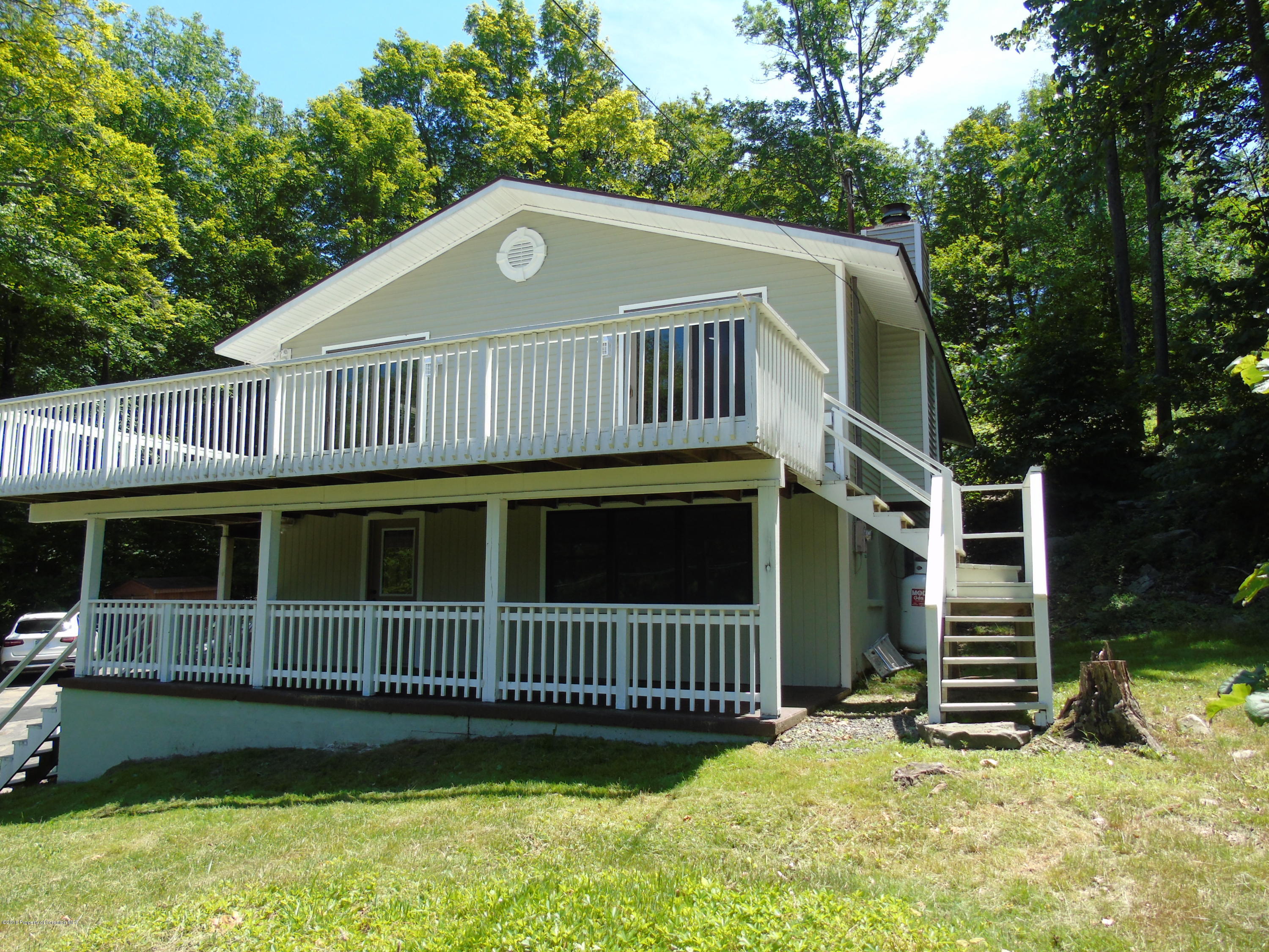 Property Photo: 209 Wilcrest Road PA 18444