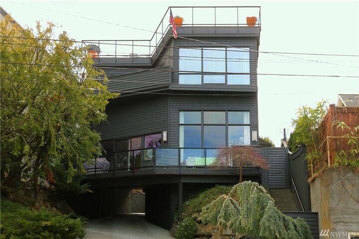 Property Photo:  415 Raye St  WA 98109 