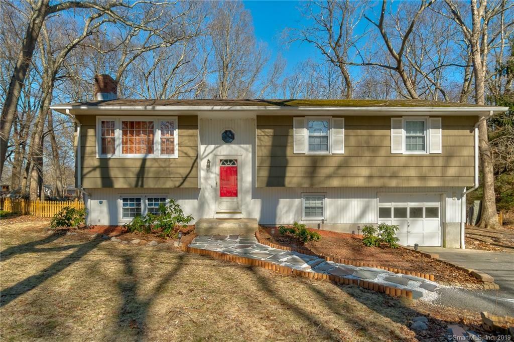Property Photo:  8 Oakwood Drive  CT 06335 