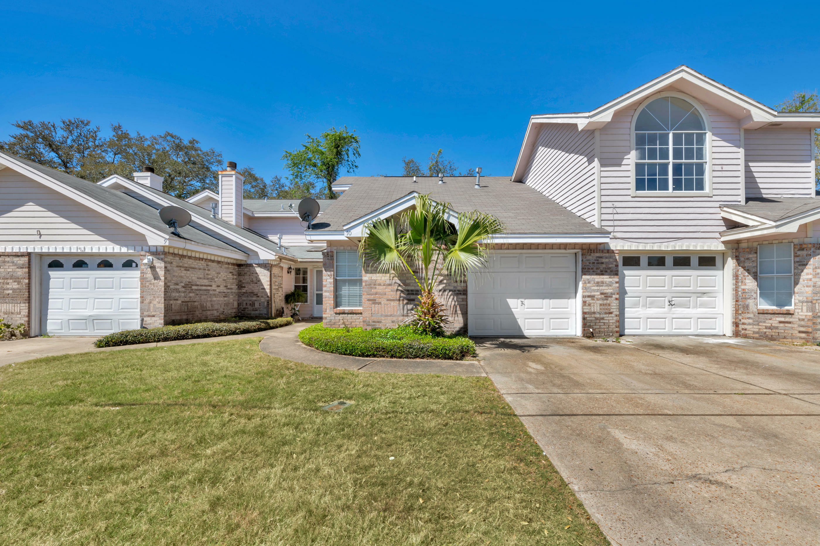 Property Photo:  10 Falcon Ridge Lane  FL 32547 