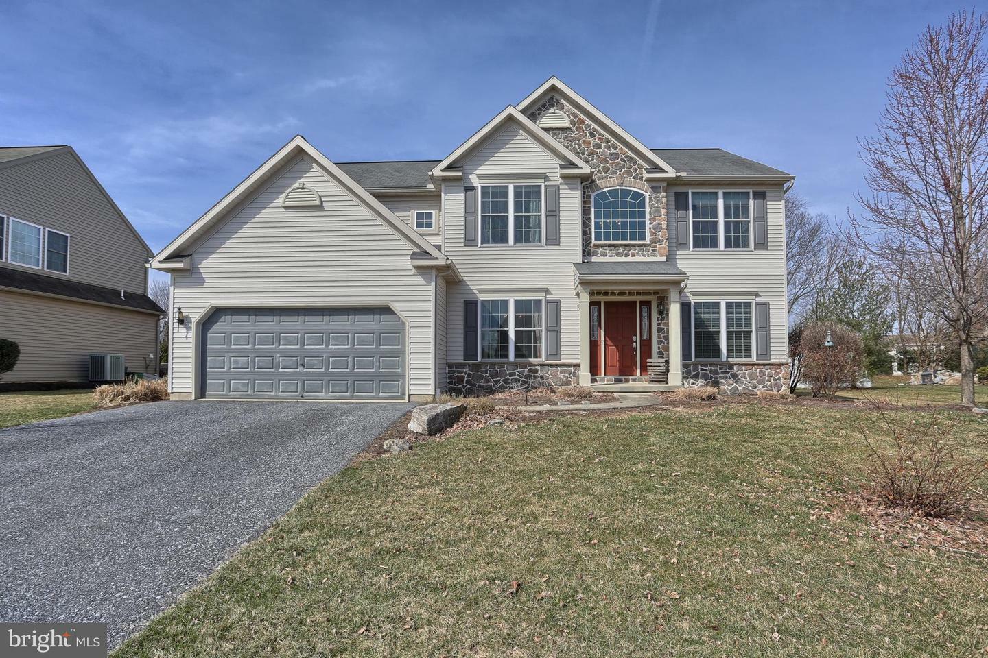 Property Photo: 174 Pickwick Circle PA 17078