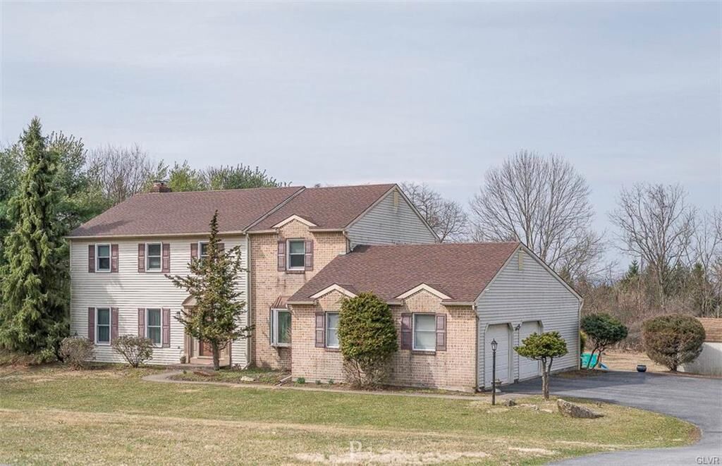 Property Photo: 1850 Overlook Drive PA 18055