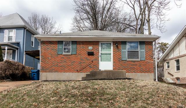 Property Photo: 1443 Hawthorne Place 63117