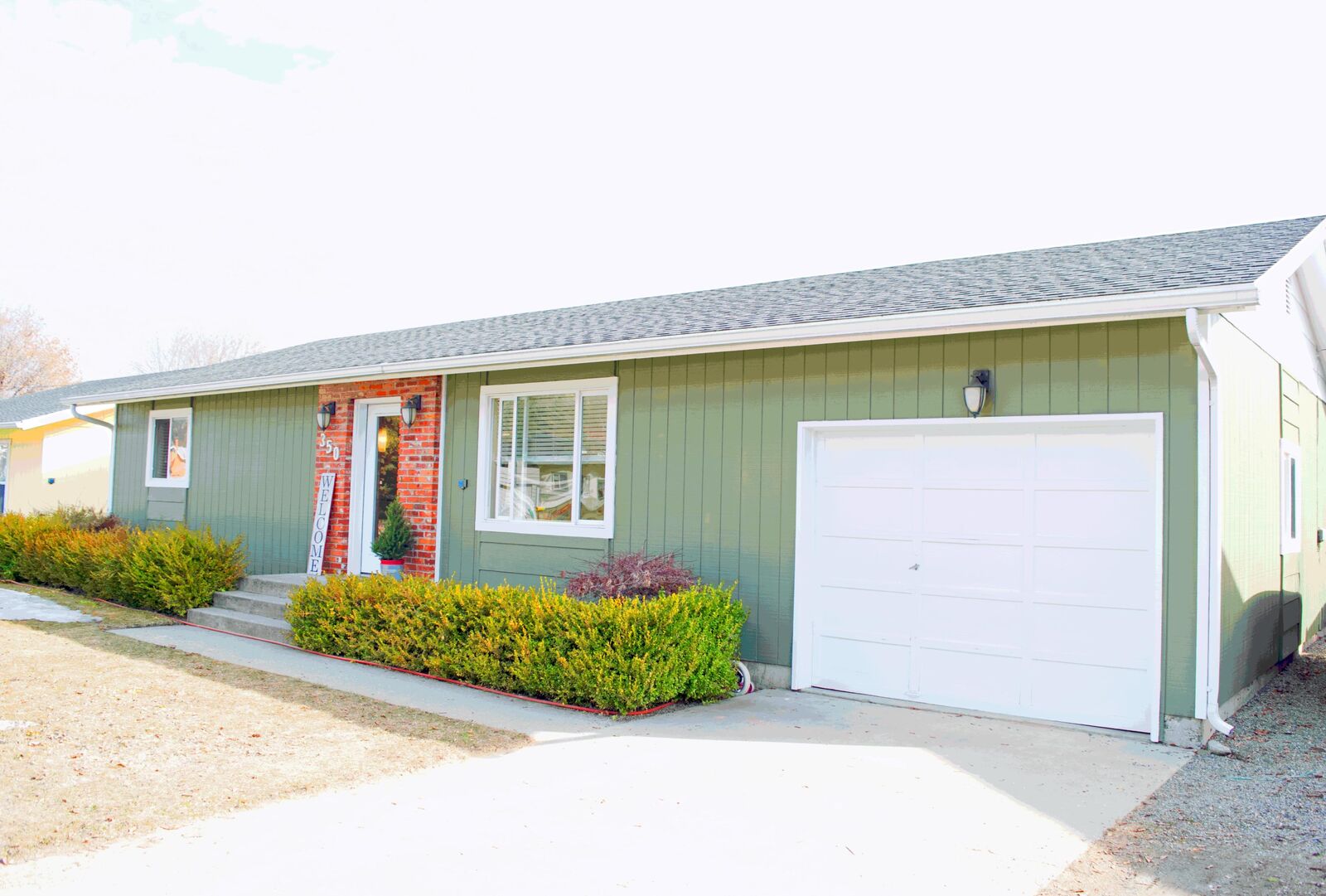 Property Photo:  350 E 9th Ave  WA 99141 