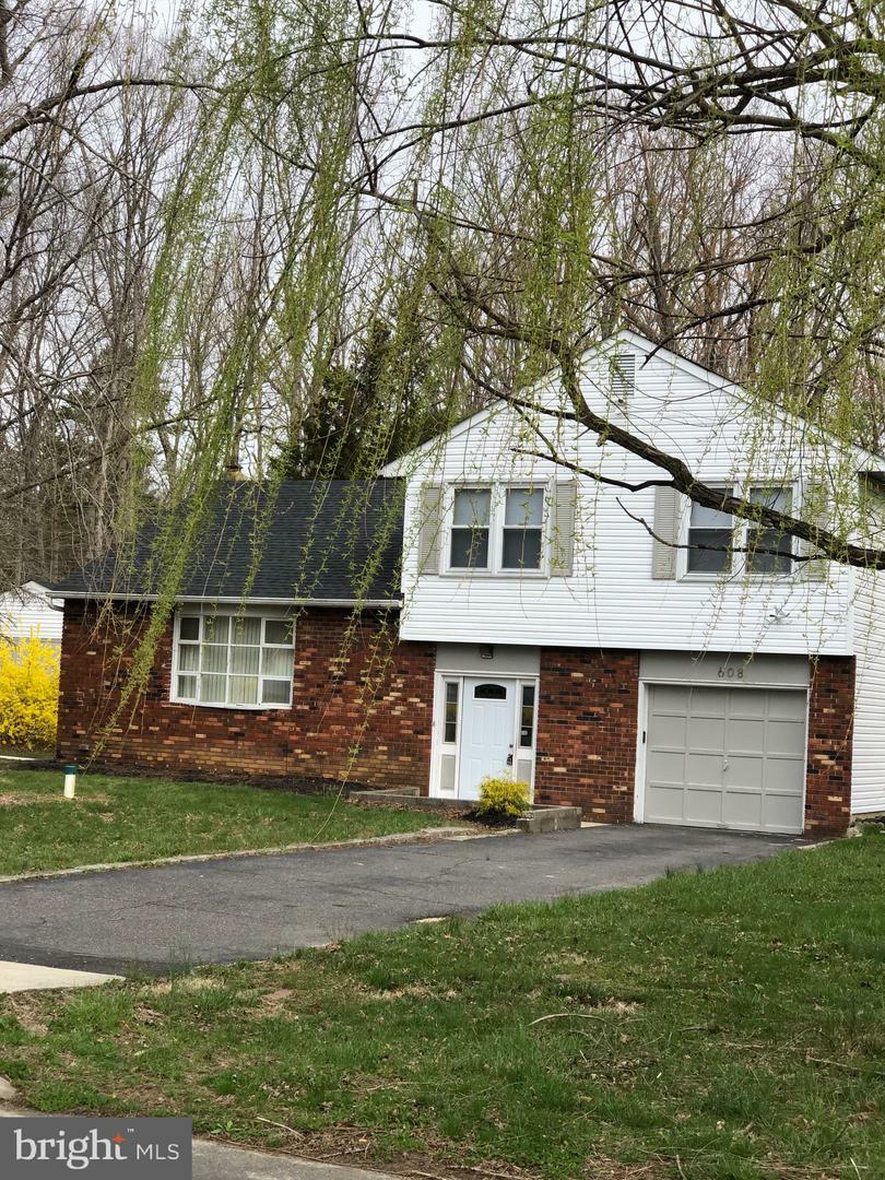 Property Photo:  608 Payson Avenue  NJ 08089 