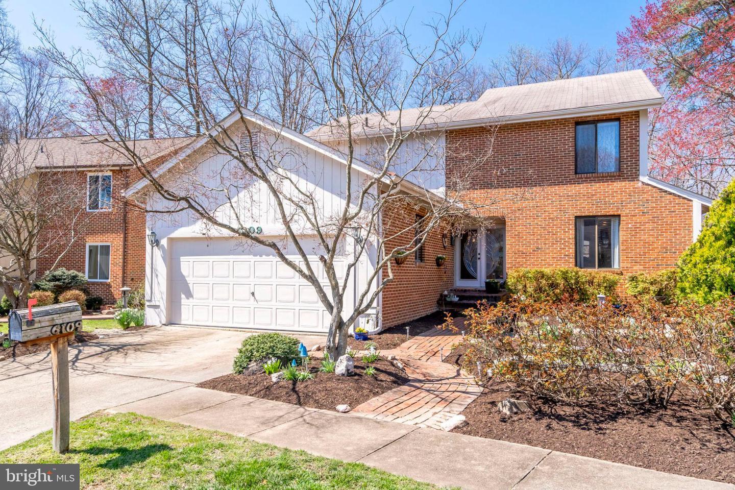 Property Photo: 6109 Glen Oaks Court VA 22152