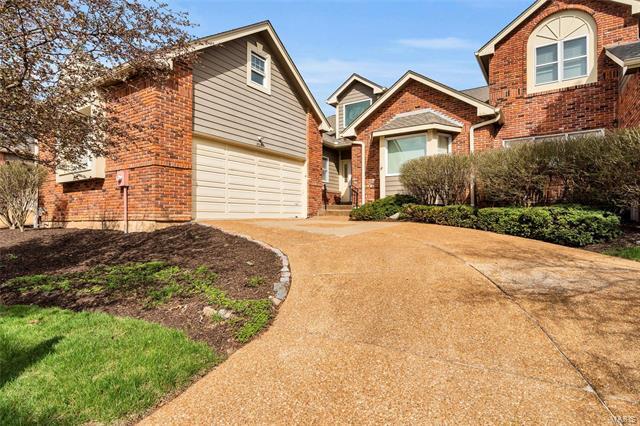 Property Photo: 706 Willow Spring Hill Court 63017