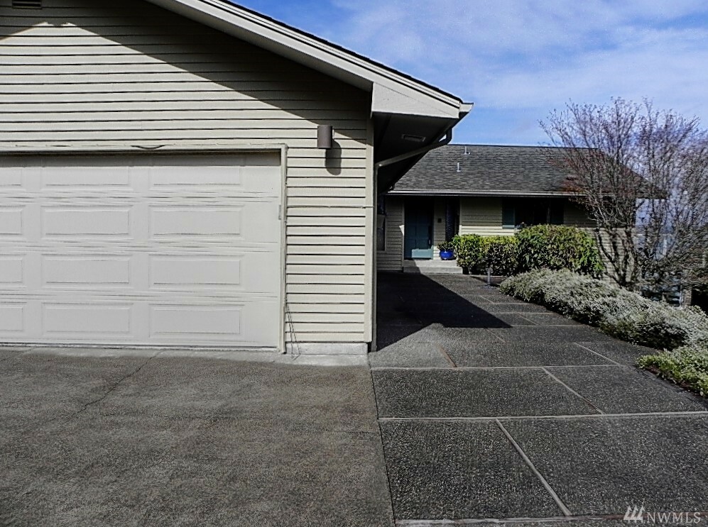 Property Photo:  151 E Island Crest Rd  WA 98546 