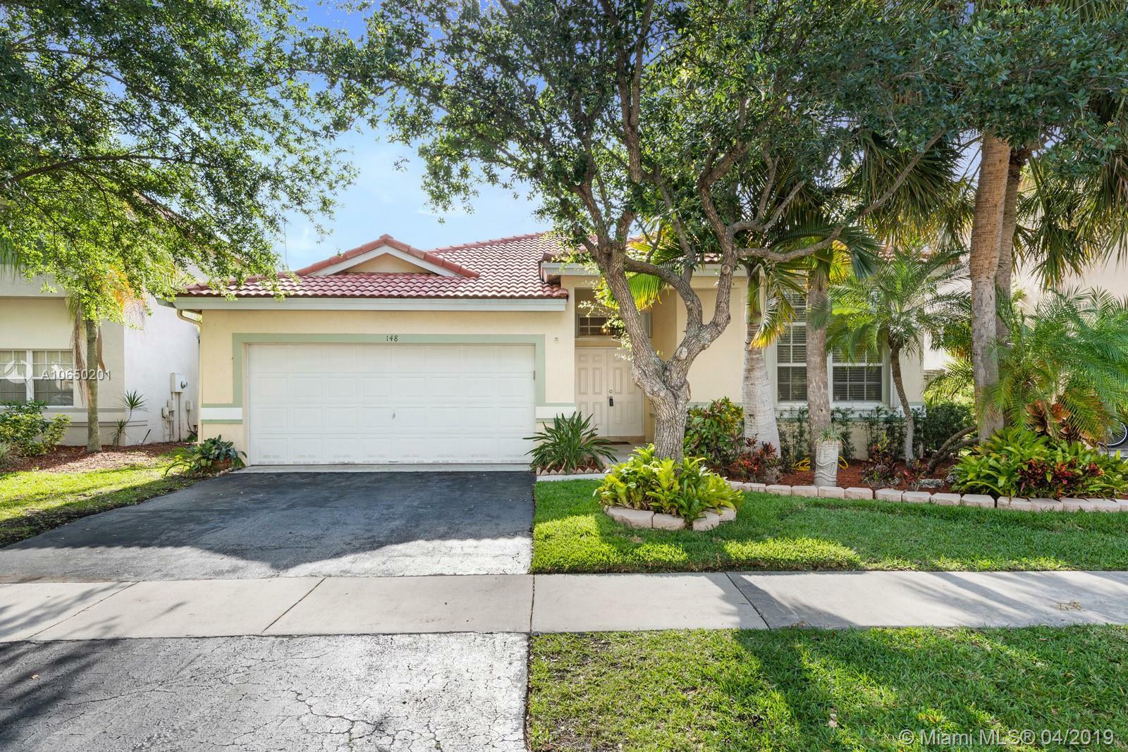 Property Photo: 148 Gables Blvd FL 33326