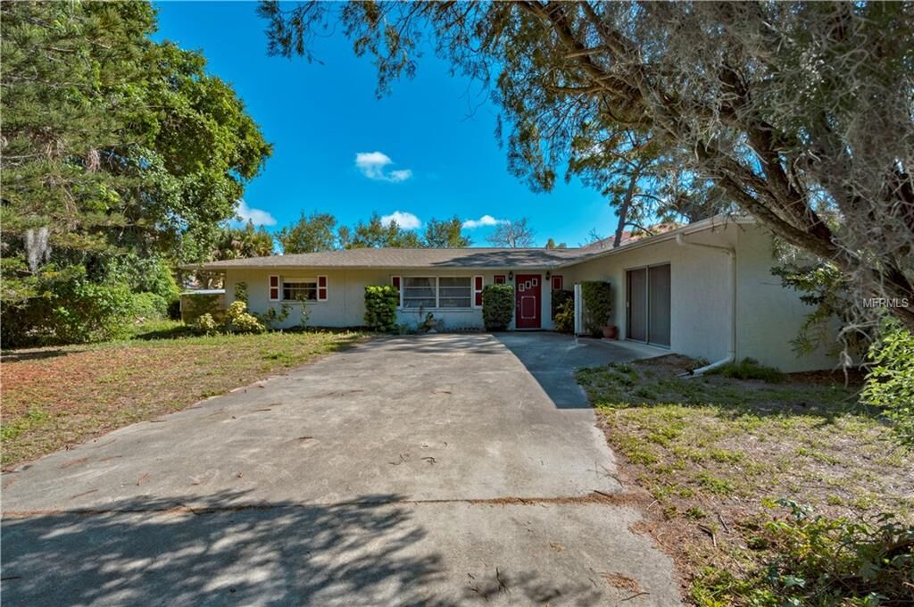 Property Photo:  100 E Bay Street  FL 34229 
