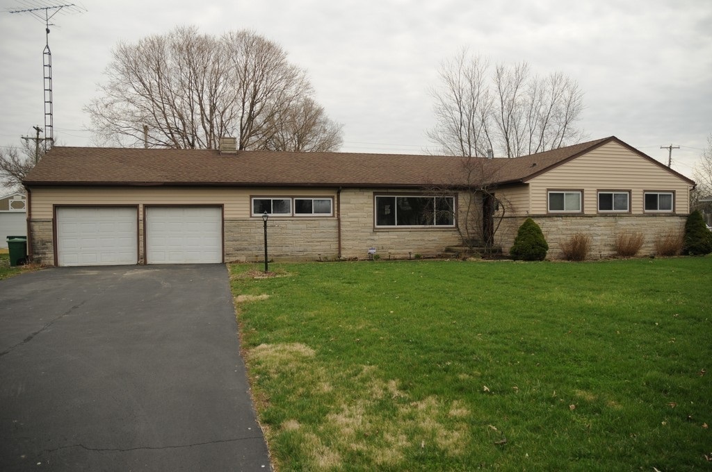 Property Photo:  811 Riley Road  IN 47362-1616 