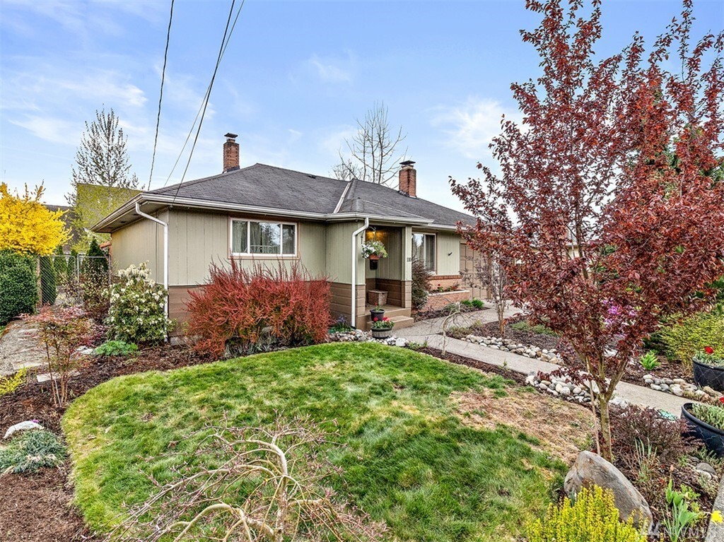 Property Photo: 110 K St NE WA 98002
