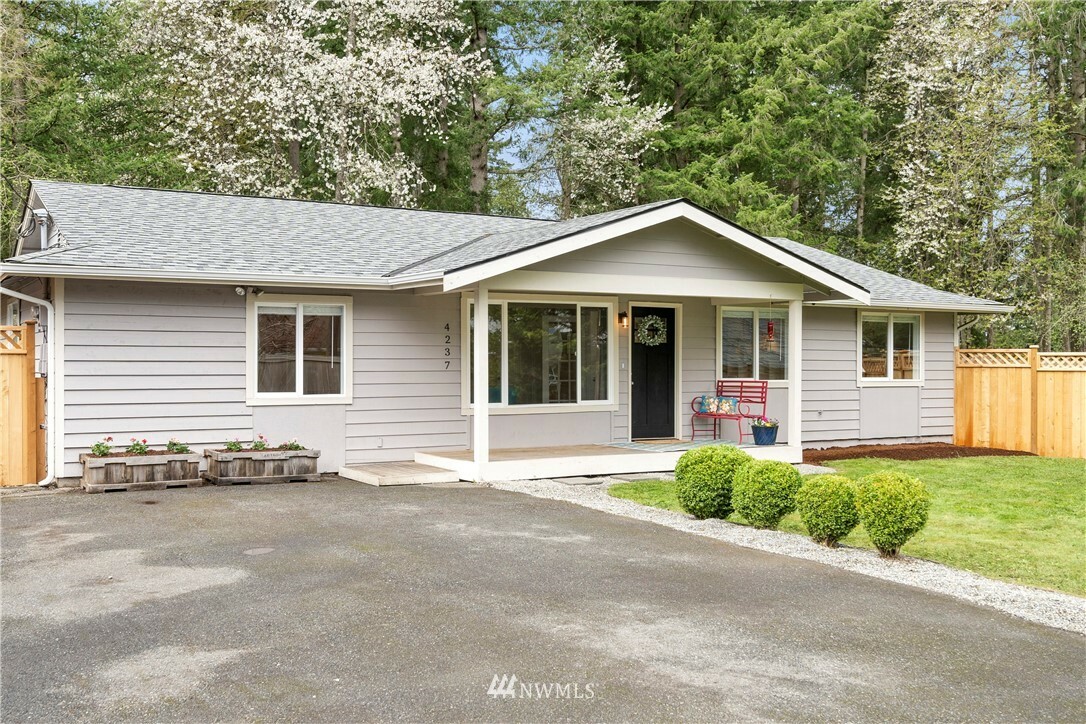 Property Photo:  4237 327th Place SE  WA 98024 