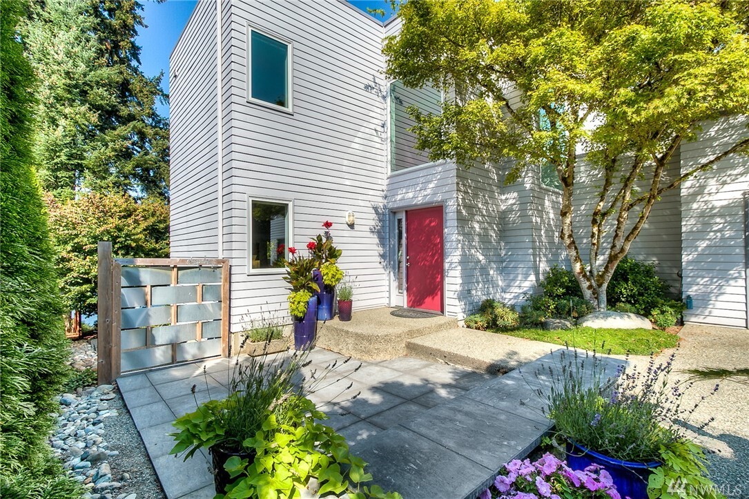 Property Photo: 16114 SE Lake Holm Rd WA 98092