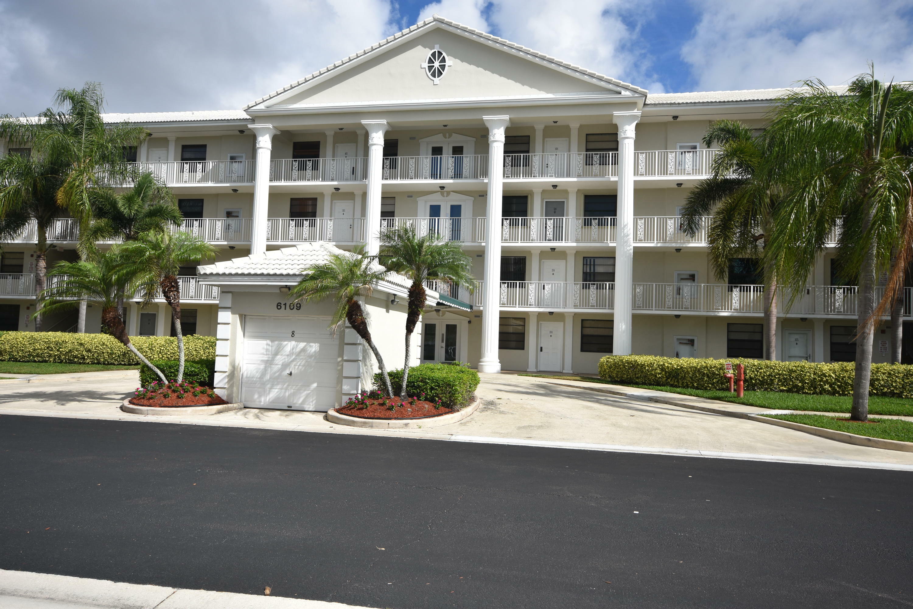 Property Photo: 6109 Balboa Circle 406 FL 33433