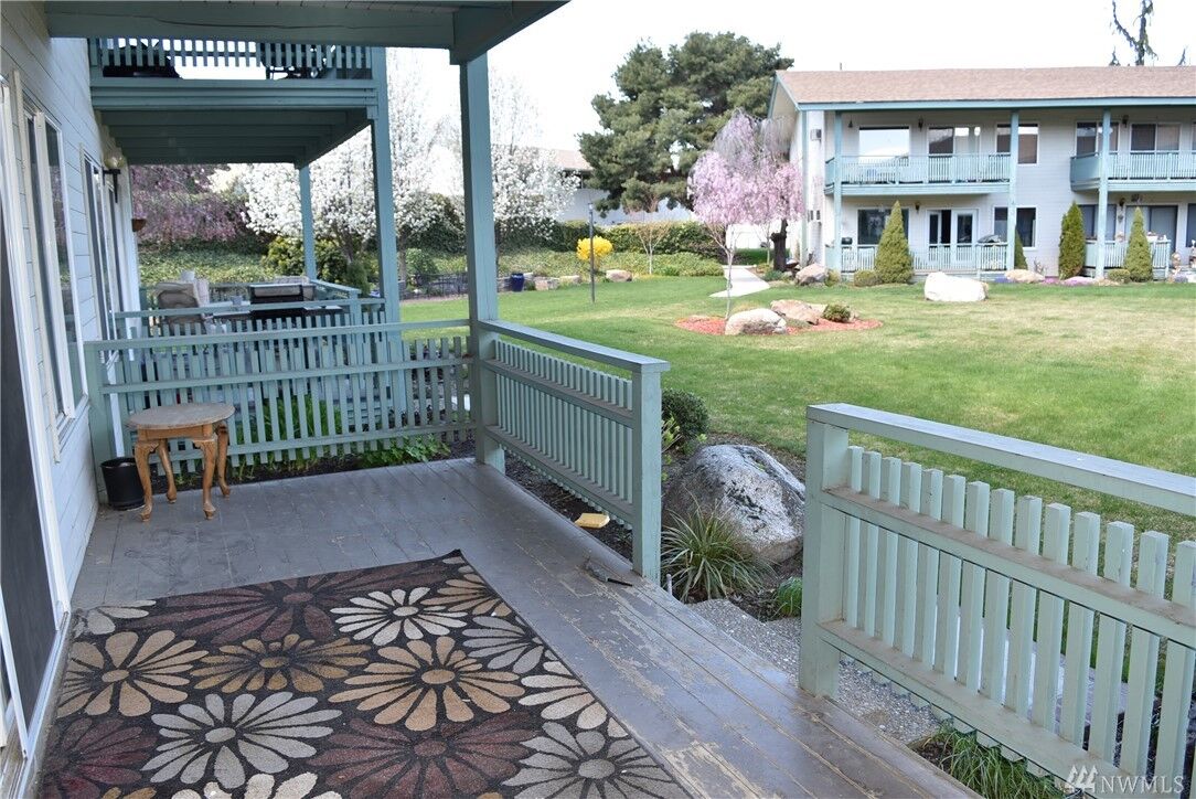 Property Photo:  10 S Cove Ave 19  WA 98801