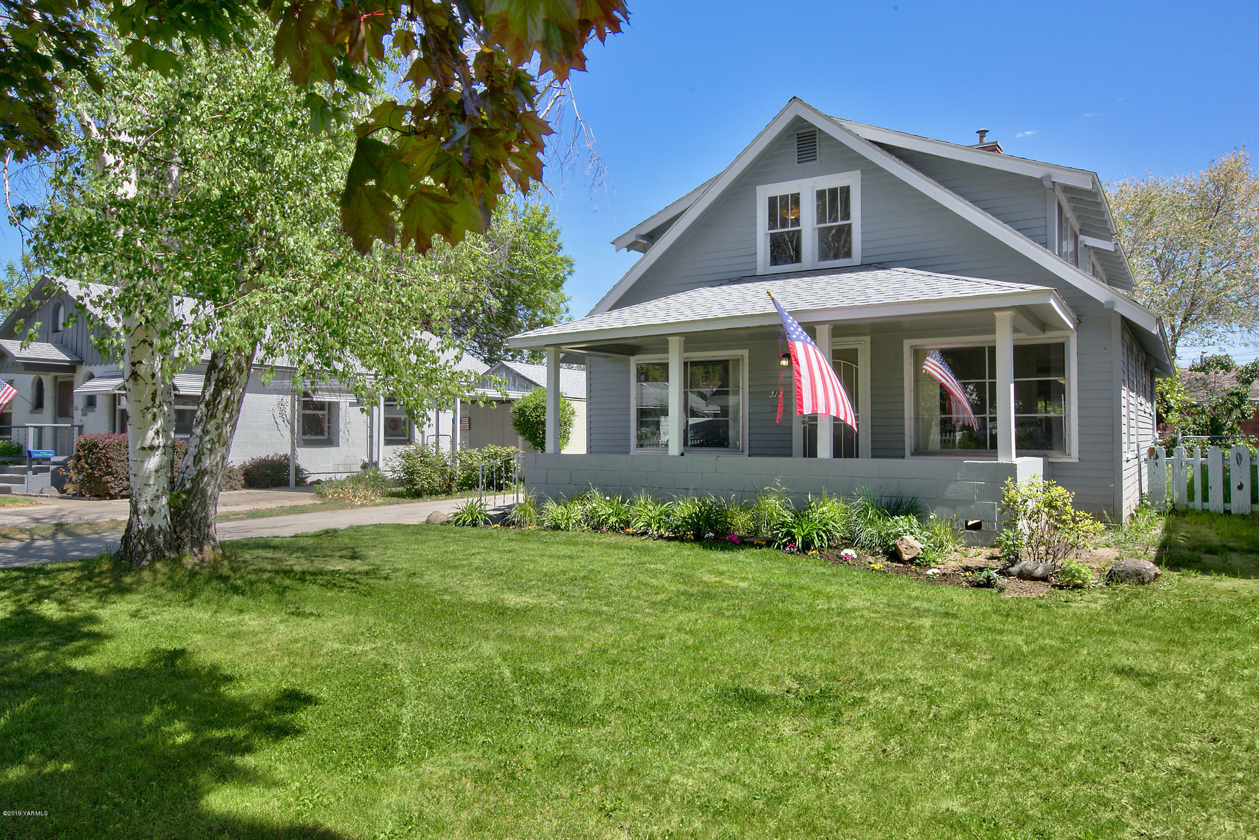 Property Photo: 313 S 14th Ave WA 98902