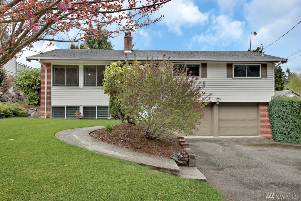 Property Photo:  4517 69th Ave W  WA 98466 