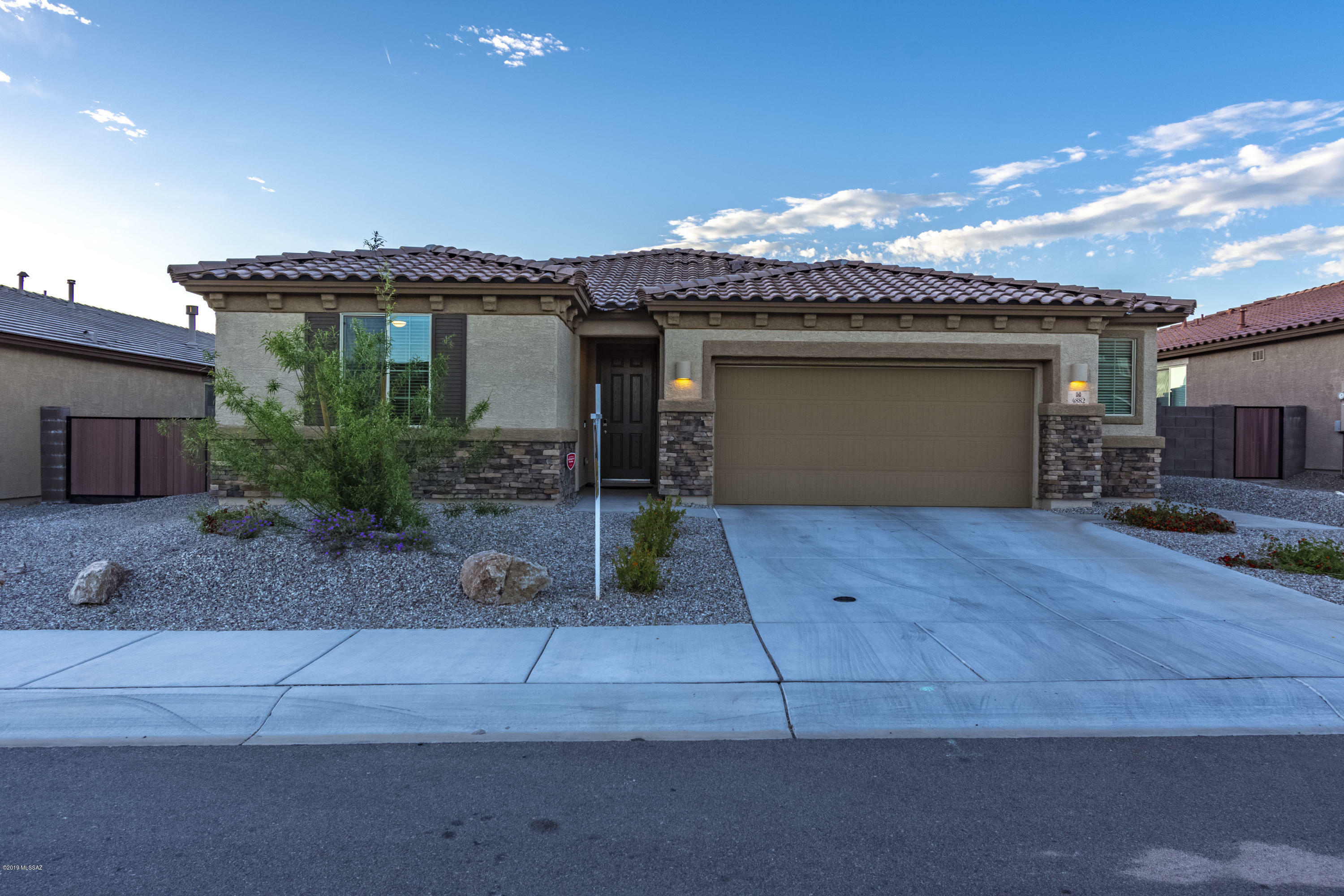 Property Photo:  4882 W Willow Ridge Place  AZ 85741 