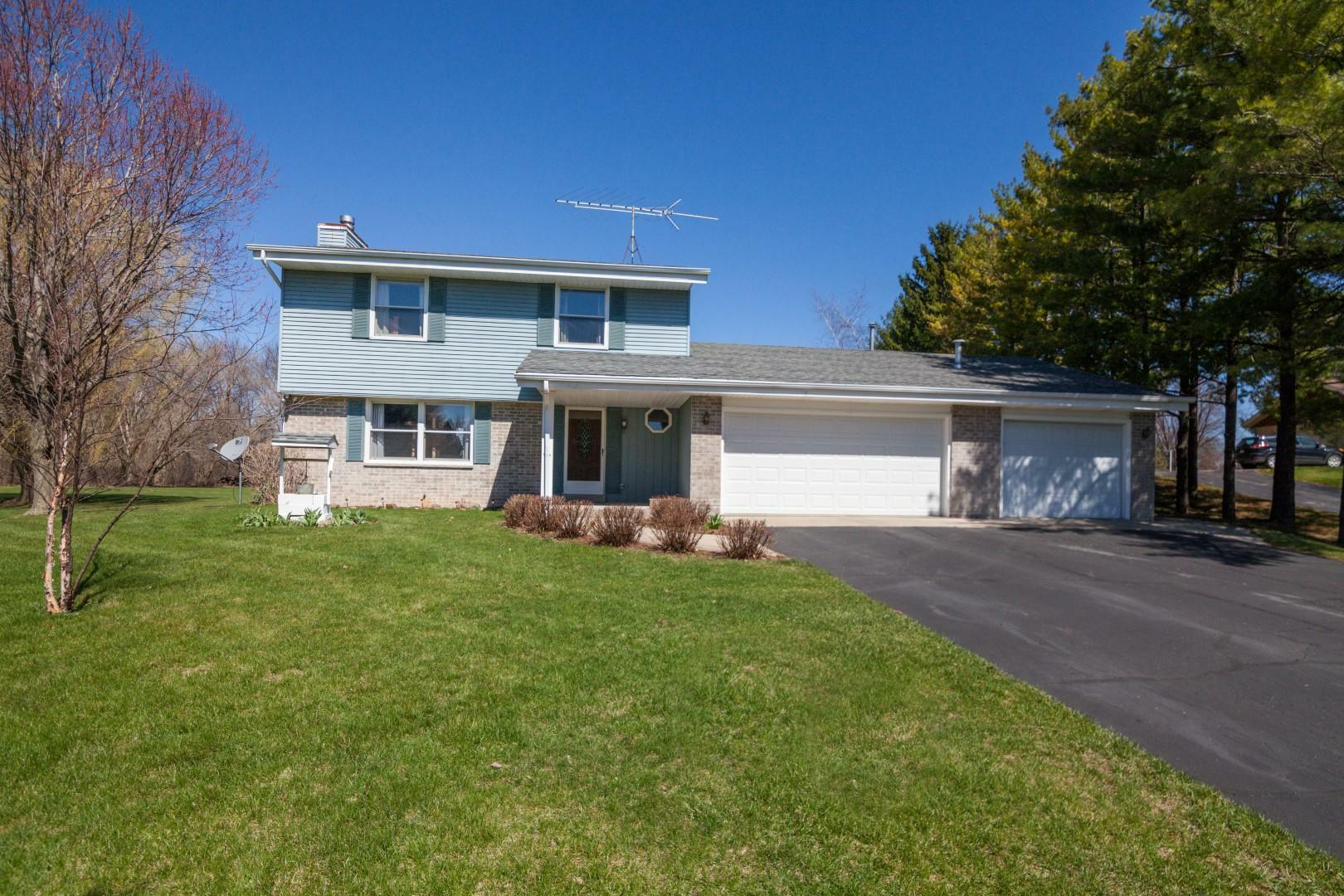 Property Photo:  N6157 Willow Cir  WI 53178 