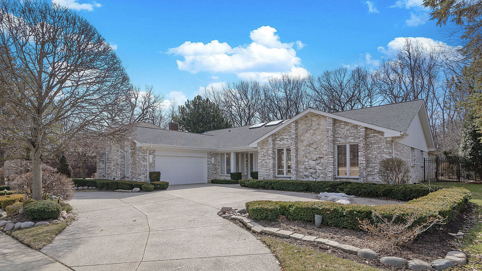 Property Photo:  81 Tamarisk Lane  IL 60015 